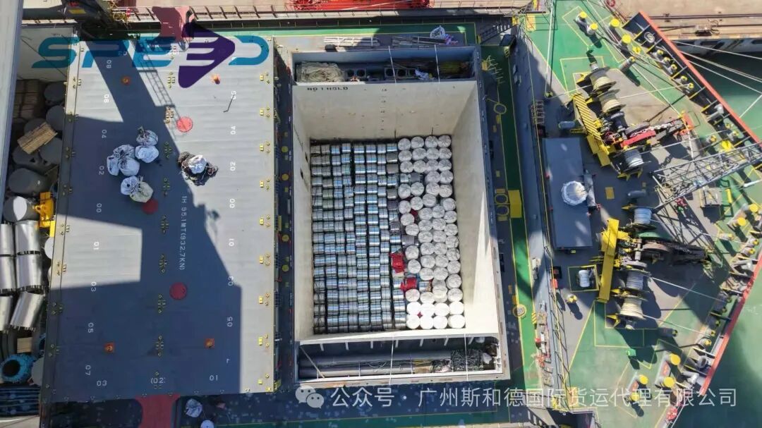 மொத்த தளவாடங்களை உடைக்கவும்: லியான்யுங்காங்கிலிருந்து ஆப்பிரிக்காவிற்கு எஃகு சுருள்களை அனுப்புதல்